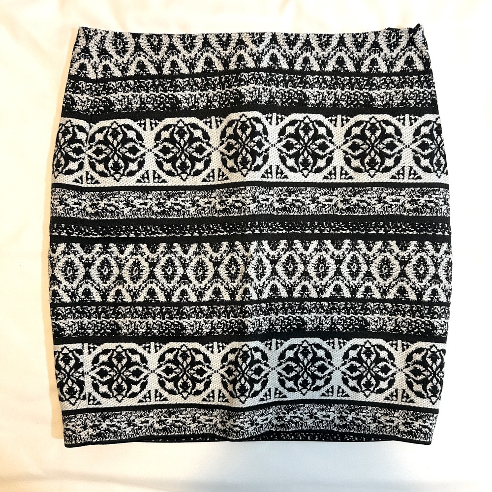 RW&CO. Black and White Patterned Mini Skirt